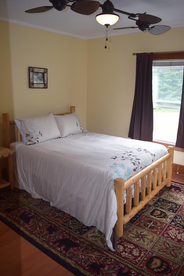 The Long View Lodge Long Lake Room photo